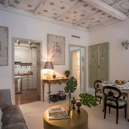 Fontana Di Trevi Lejlighed